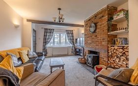 Cosy Home Near Dorney, Windsor & Free Parking